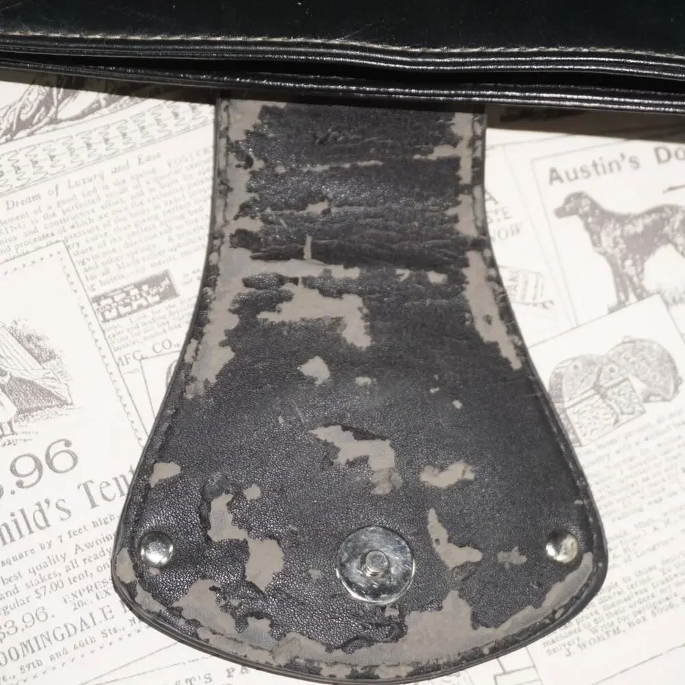 Vintage Y2K American Vintage Accessories description leather